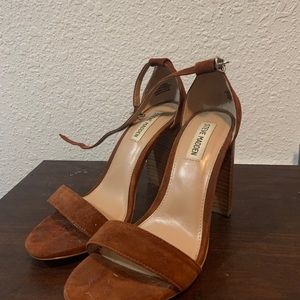 Steve Madden tan heels
